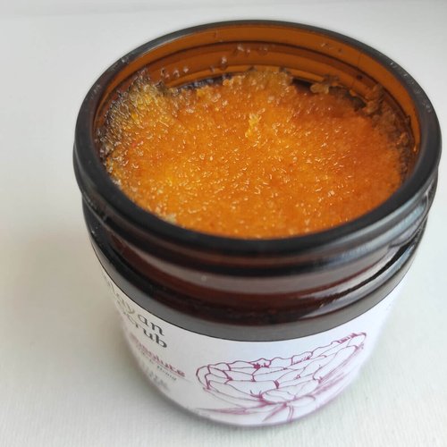 Himalayan salt scrub with rose essential oil